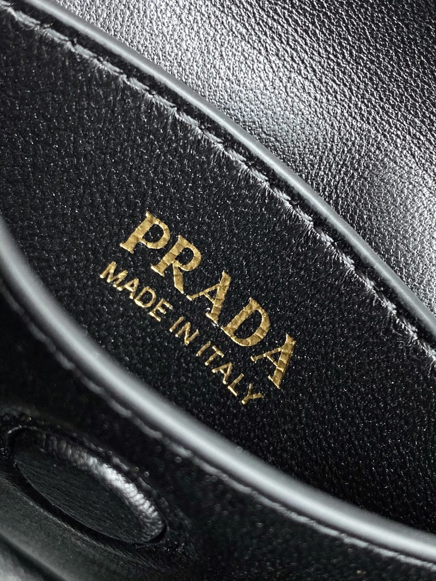 PRADA 1BG443 金色 Saffiano十字纹牛皮 Logo 手提包 迷你休闲款