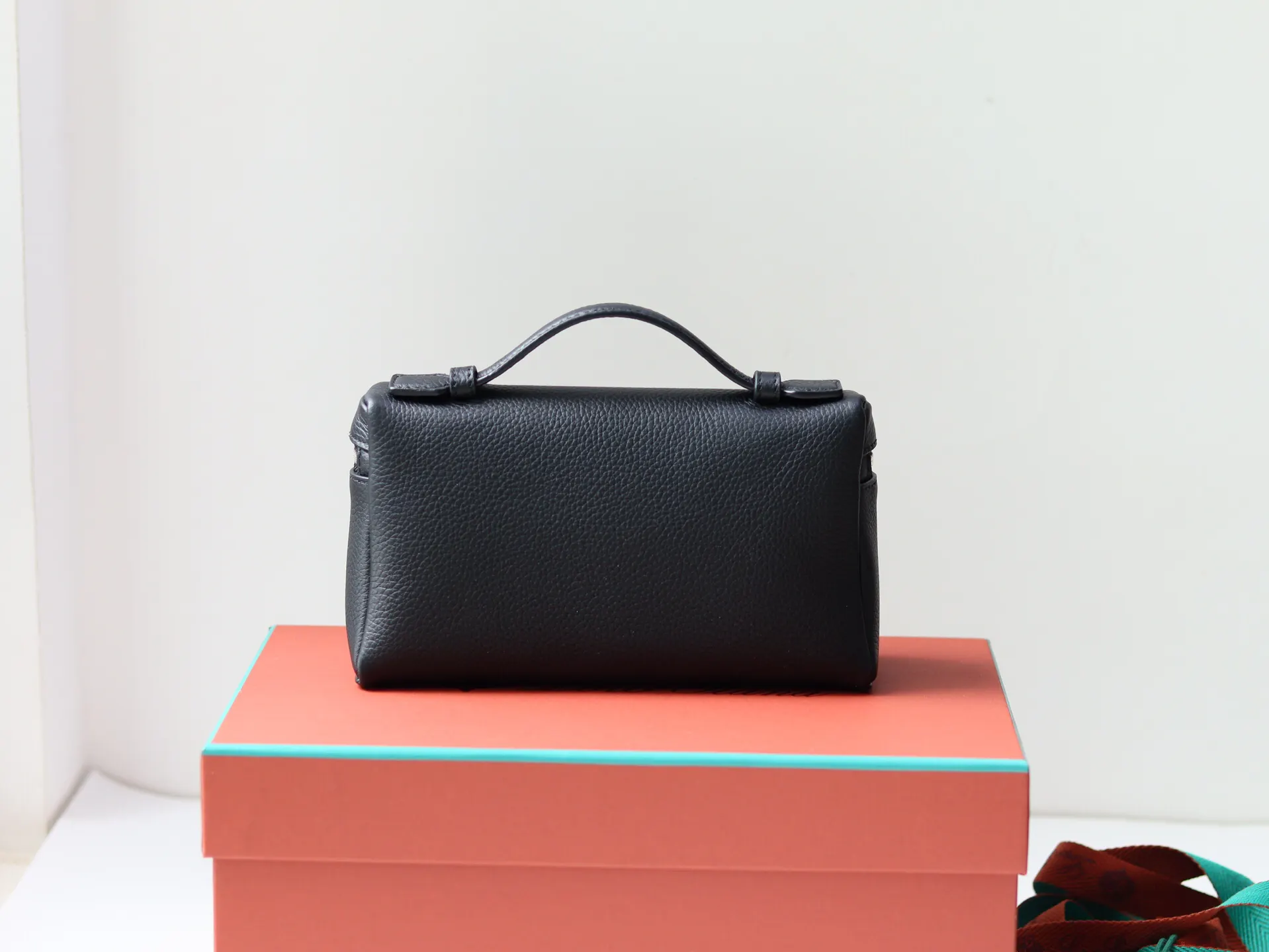 牛皮 LORO PIANA 手拿包 精致手拿款