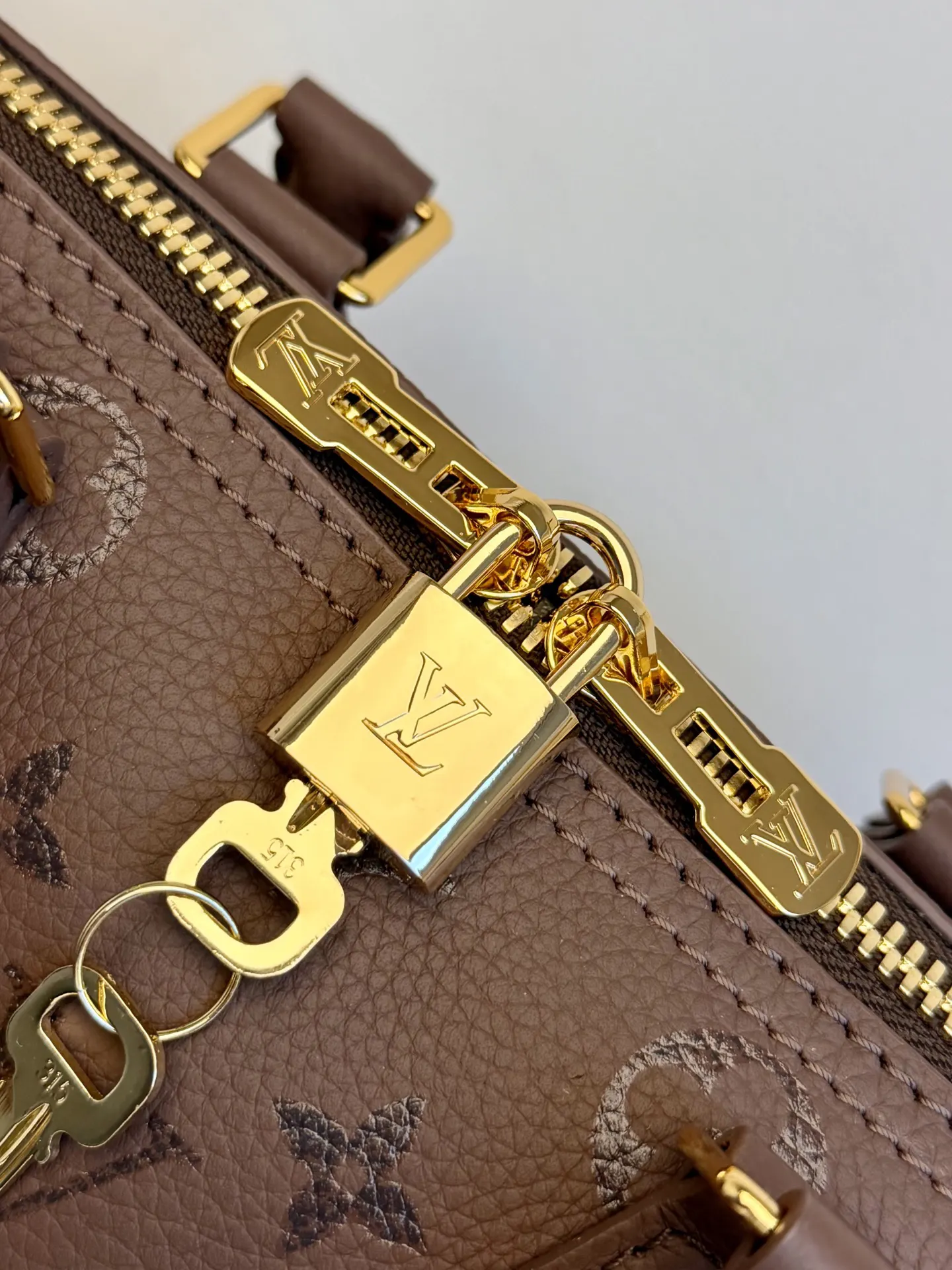 Louis Vuitton Chain Bag Leather