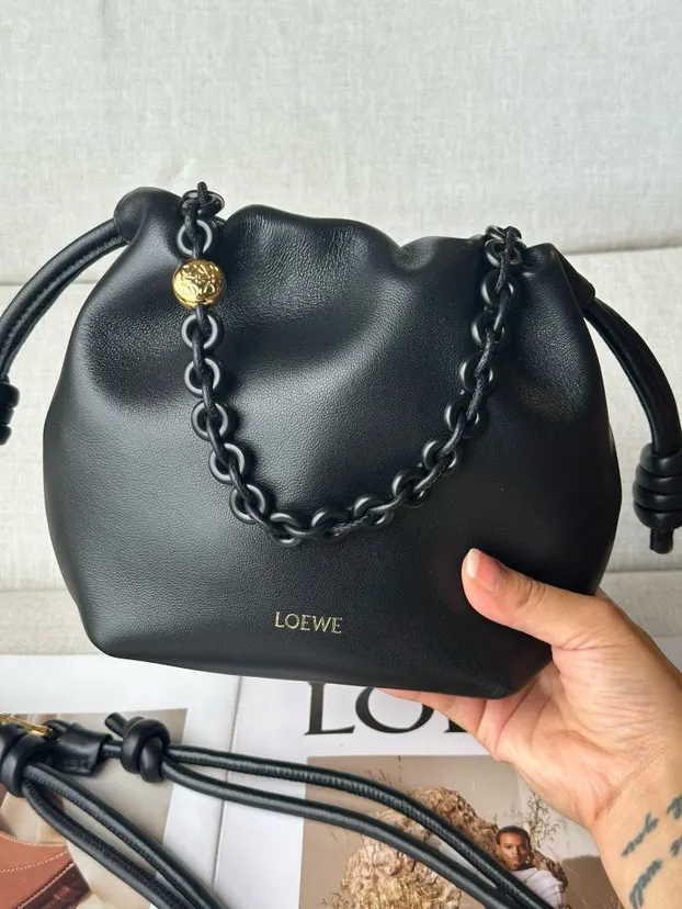 Loewe 金色 羊皮 型號 套金屬鏈條加长皮 鏈條包 精致鏈條款