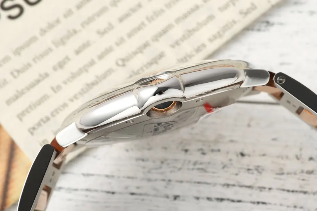 Cartier 鳄鱼皮 AF蜕变归来 卡地亚 蓝气球系列腕表 延续以 手表 经典腕表款