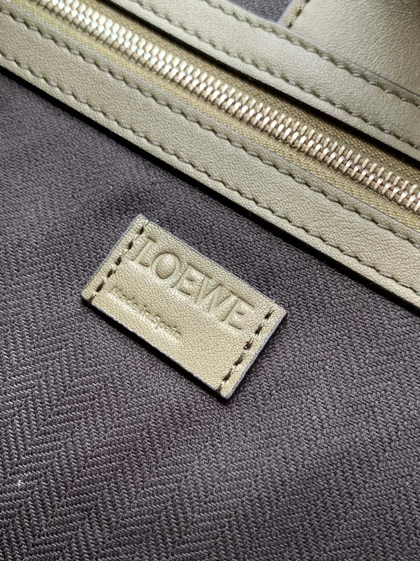 绿色 牛皮 LOE WE经典牛皮革Buckle Horizont 托特包 大容量托特款