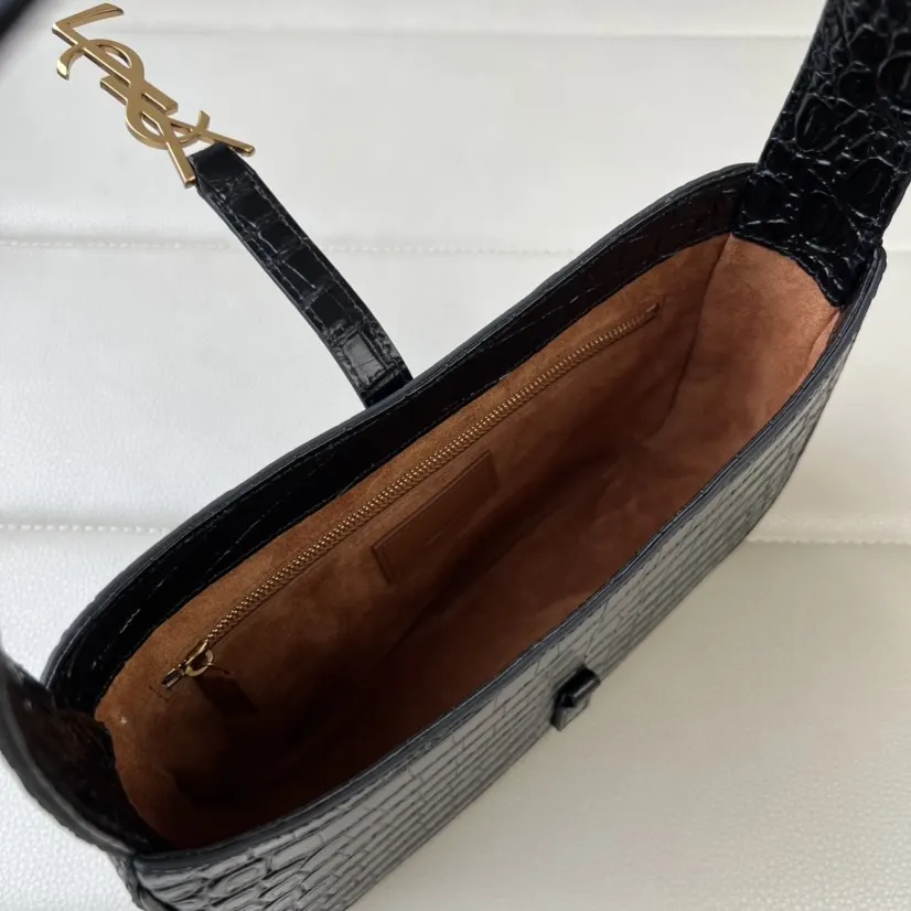 Hobo Shoulder Bag Vintage Leather Image 9 Hobo Shoulder Bag Vintage Leather Image 9