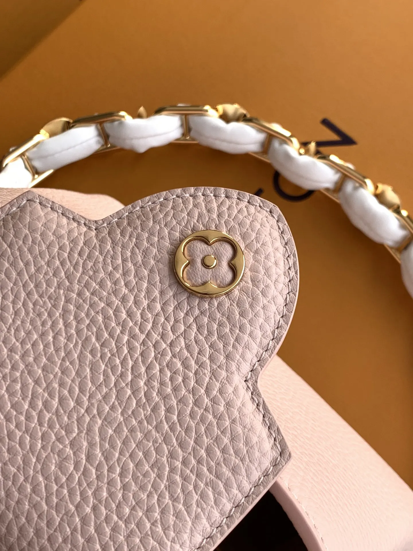 LV Pink Chain Handle Bag Image 9 LV Pink Chain Handle Bag Image 9