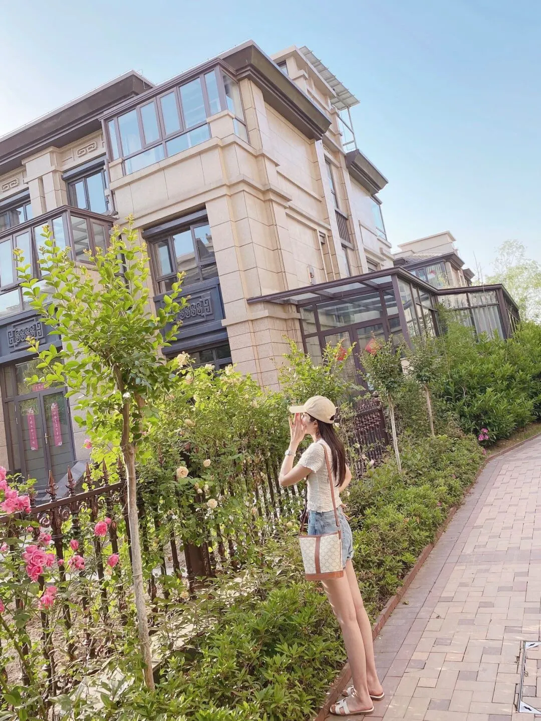Celine 轻轻松松现在的真是美炸了 实力出圈 太好看了 斜挎肩 水桶包 休閒水桶款