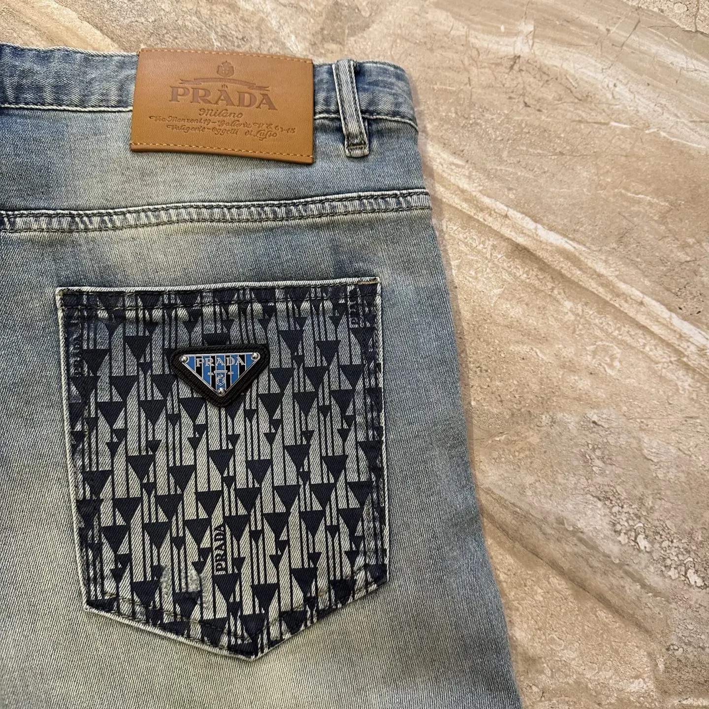 Prada 牛仔 三角标 字母 牛仔裤 休闲寬鬆 褲子