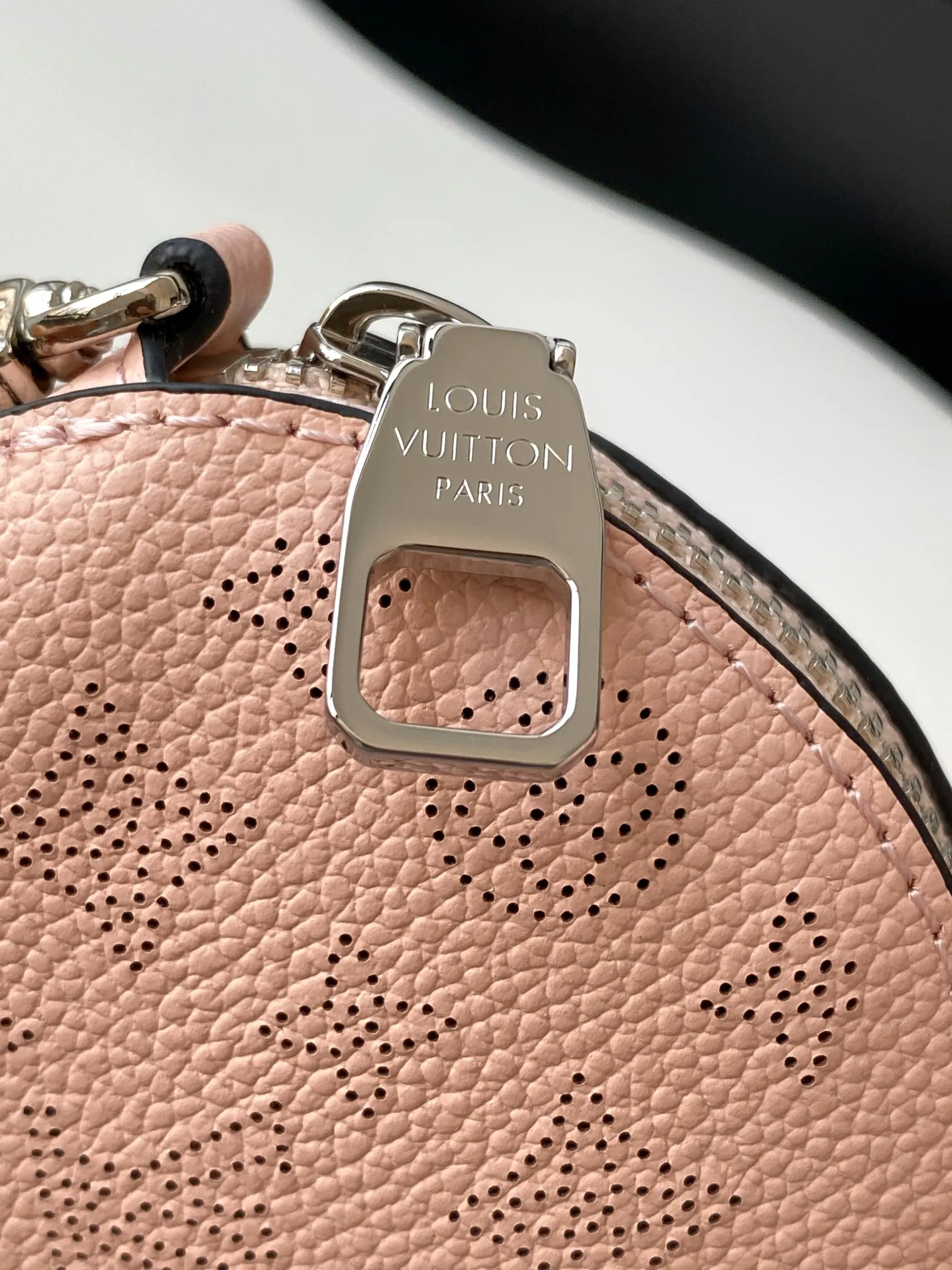 LV pink, chain bag, shoulder crossbody model Image 7 LV pink, chain bag, shoulder crossbody model Image 7