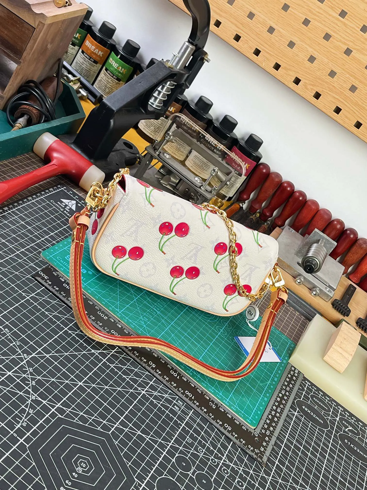 LV 帆布 链条包 精致链条款