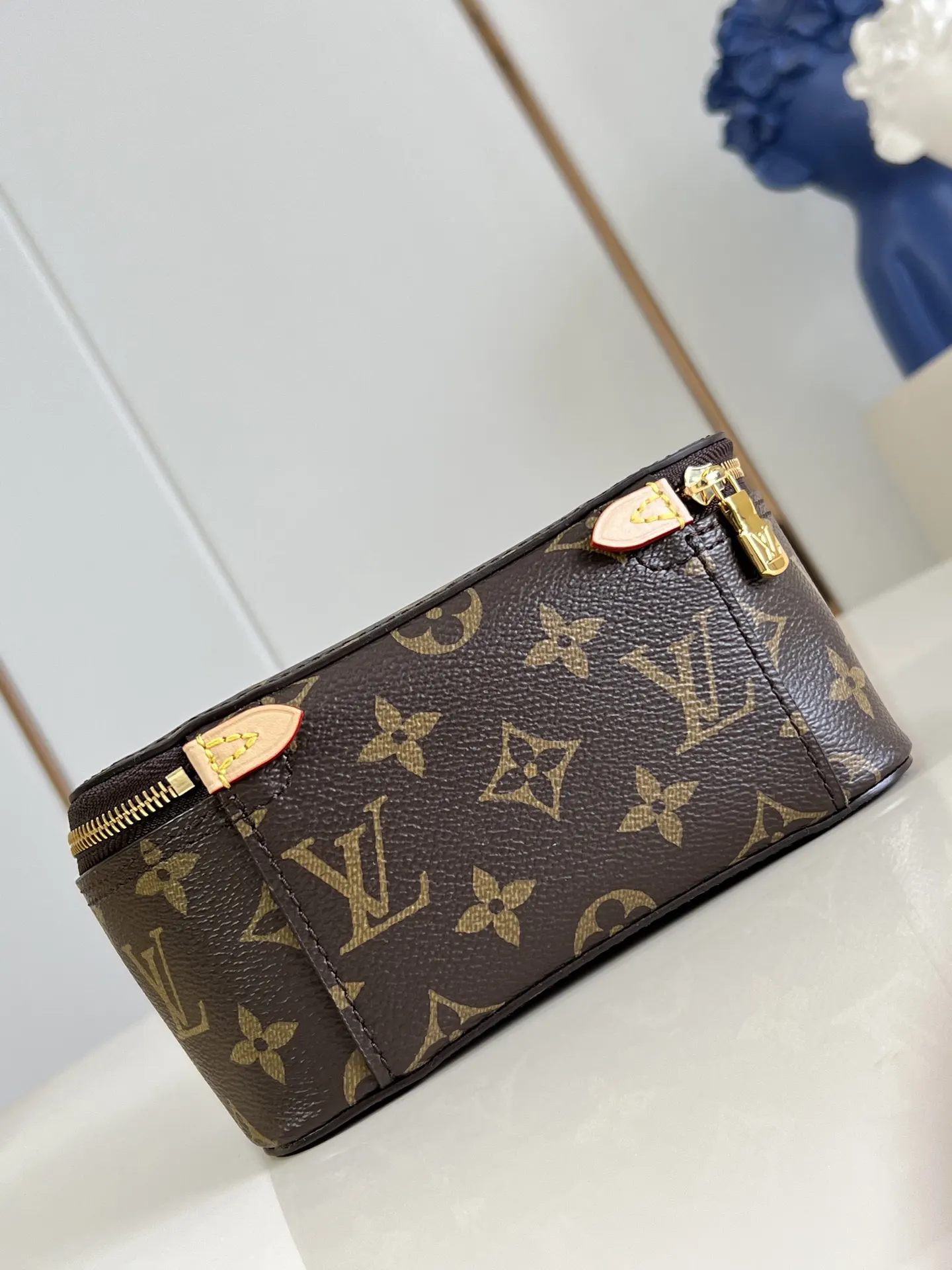 LV 老花 牛皮 既可置于行李箱内有序收纳物品 亦可在抵达后外带背携随 旅行拉杆款 轻便出行款