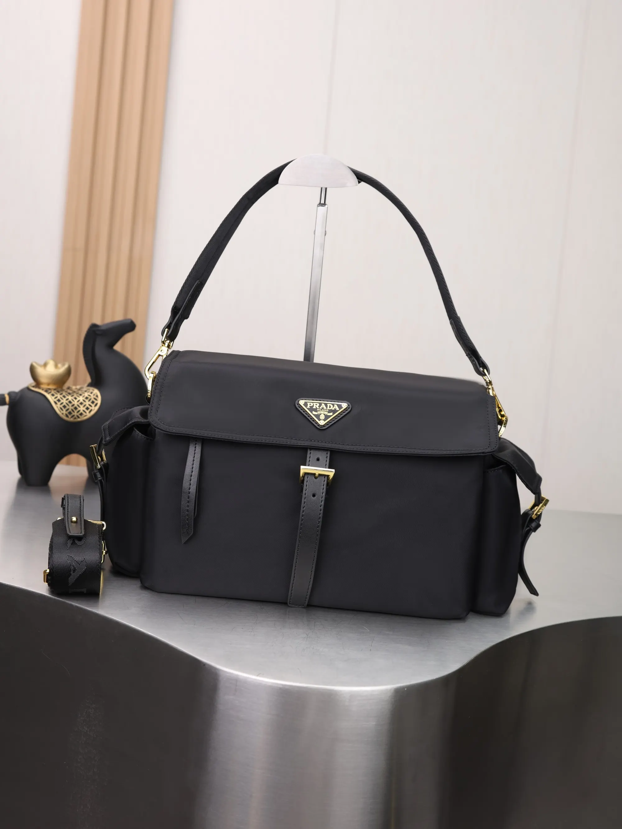 Prada Re-Nylon 尼龙 皮革 三角标 邮差包 斜挎包