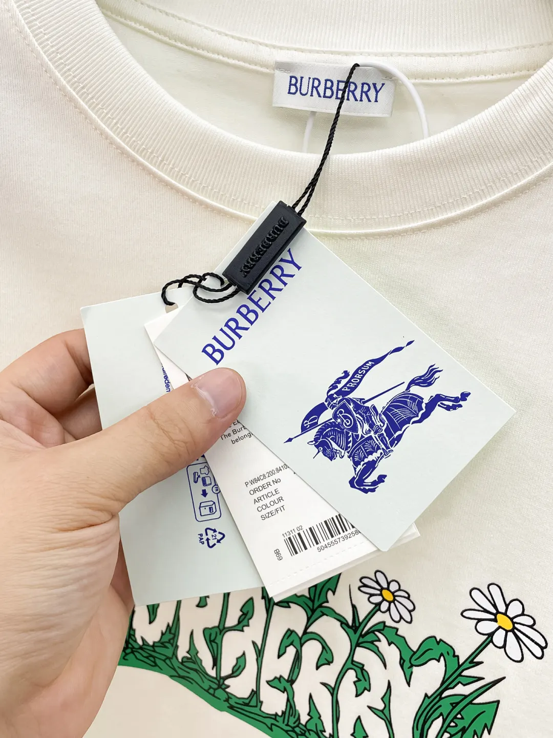 Burberry Print Short Sleeve T-Shirt Casual Versatile Style Image 8 Burberry Print Short Sleeve T-Shirt Casual Versatile Style Image 8