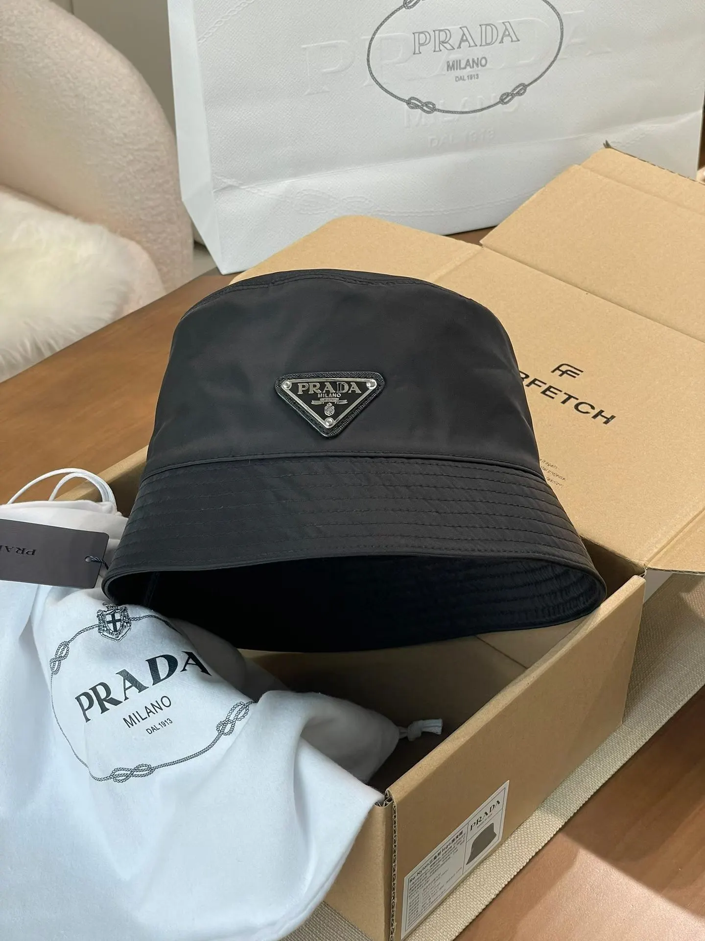 Prada Re-Nylon 尼龙 Logo 帽子 精致搭配