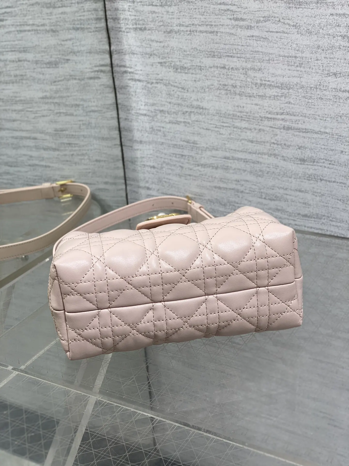Dior 粉色链条包 手提斜挎