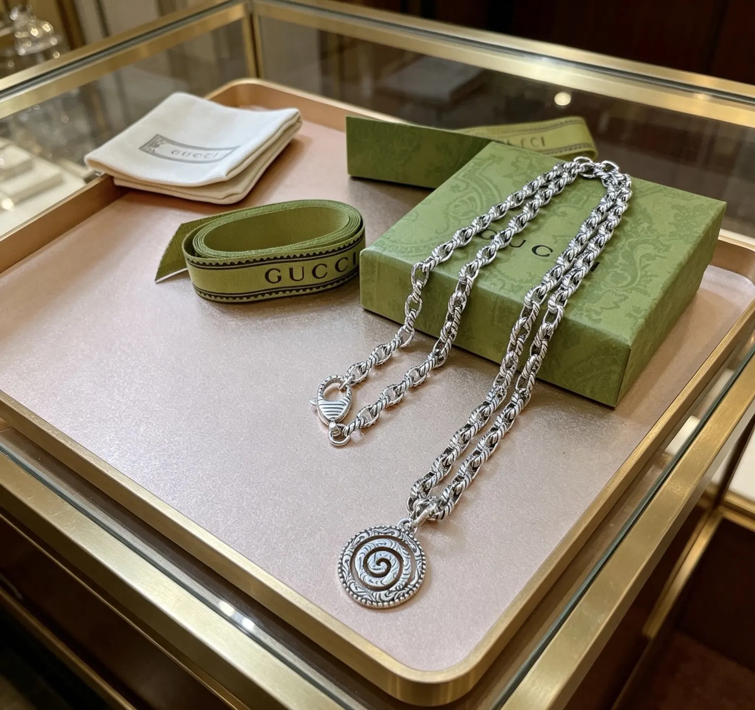 Gucci 链条包 单肩斜挎款