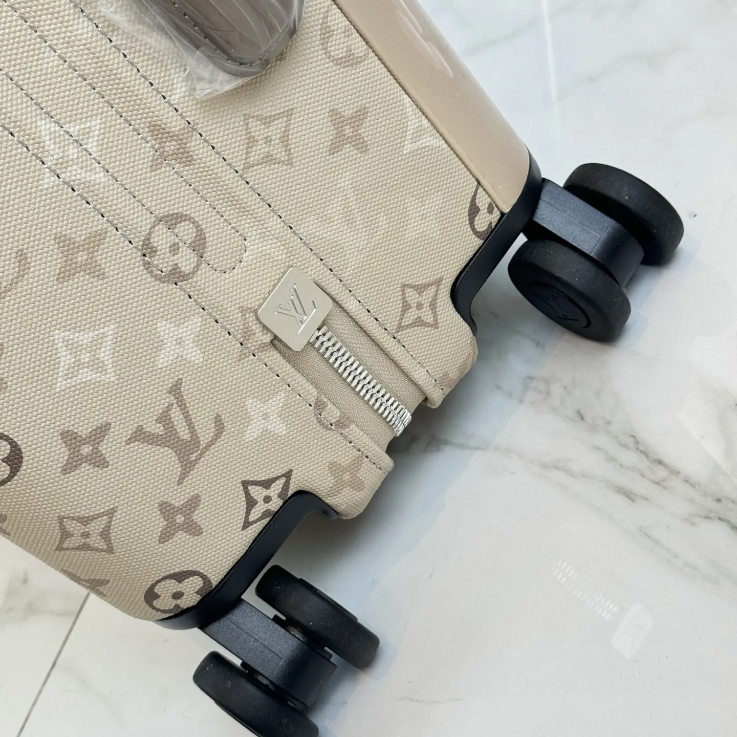 Louis Vuitton Monogram Suitcase Travel Lightweight
