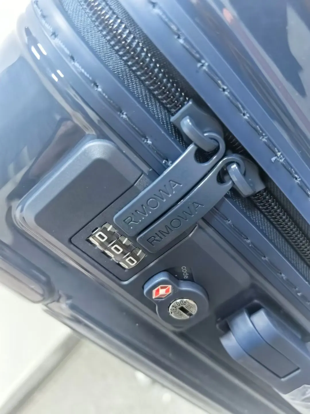 蓝色 黄色 Essential 系列终于迎来了 新颜色全网 行李箱 旅行拉杆款 轻便出行款