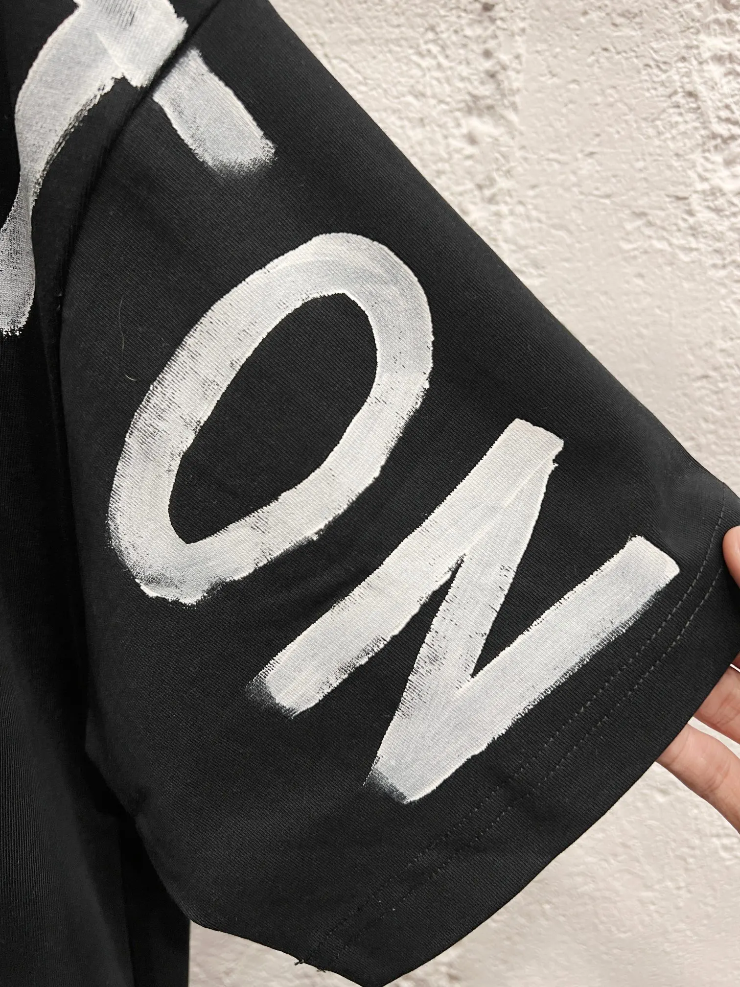 LV 黑色背面大字母短袖T恤 宽松款｜ORBUYBAG 岚奢包高端时尚精品