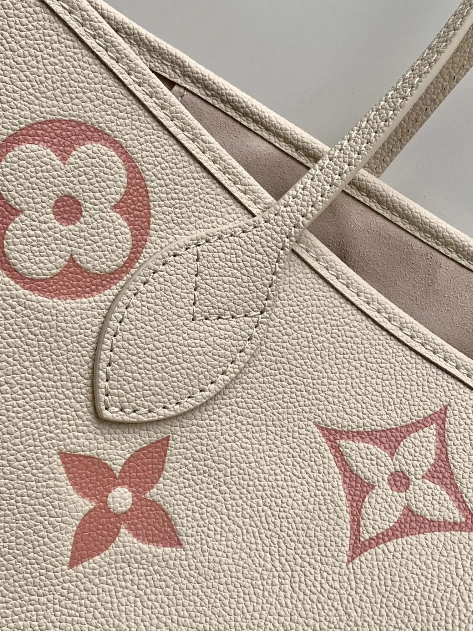 LV Neverfull 粉色 手拿包 精致手拿款