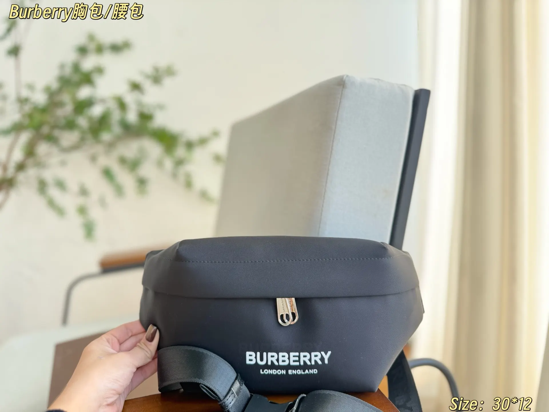 Burberry 大Logo宽肩带 名称 徽标装饰大Lo 腰包 休闲腰包款