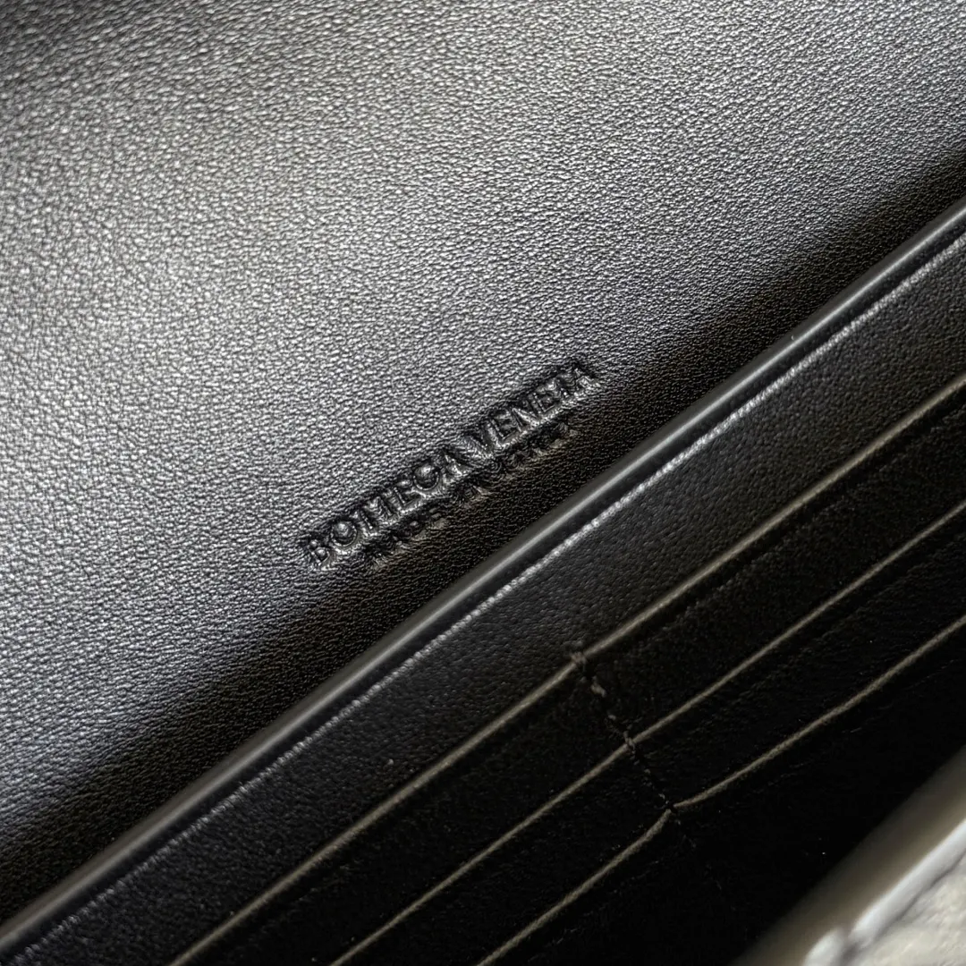 Bottega Veneta 金色 手拿包 精致手拿款(數字9) Bottega Veneta 金色 手拿包 精致手拿款(數字9)