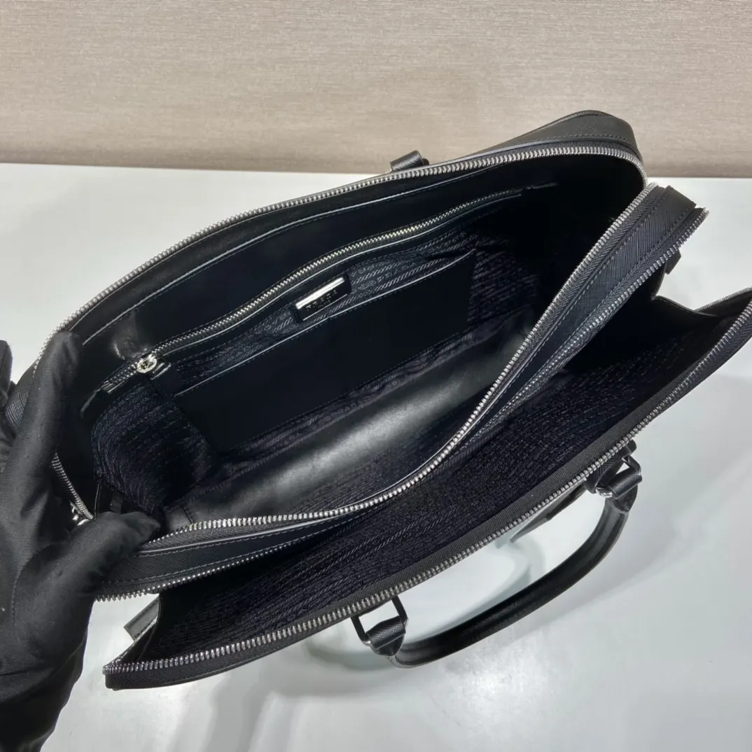 Prada Re-Nylon 2VE022 皮革 Saffiano 十字紋 公文包