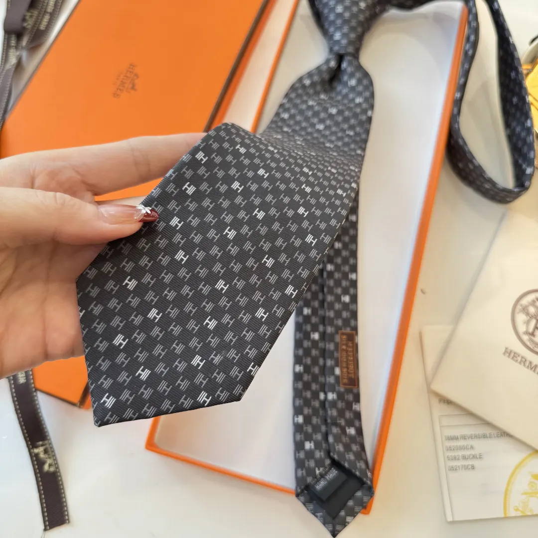 Hermès 橙色 领带 精致配饰