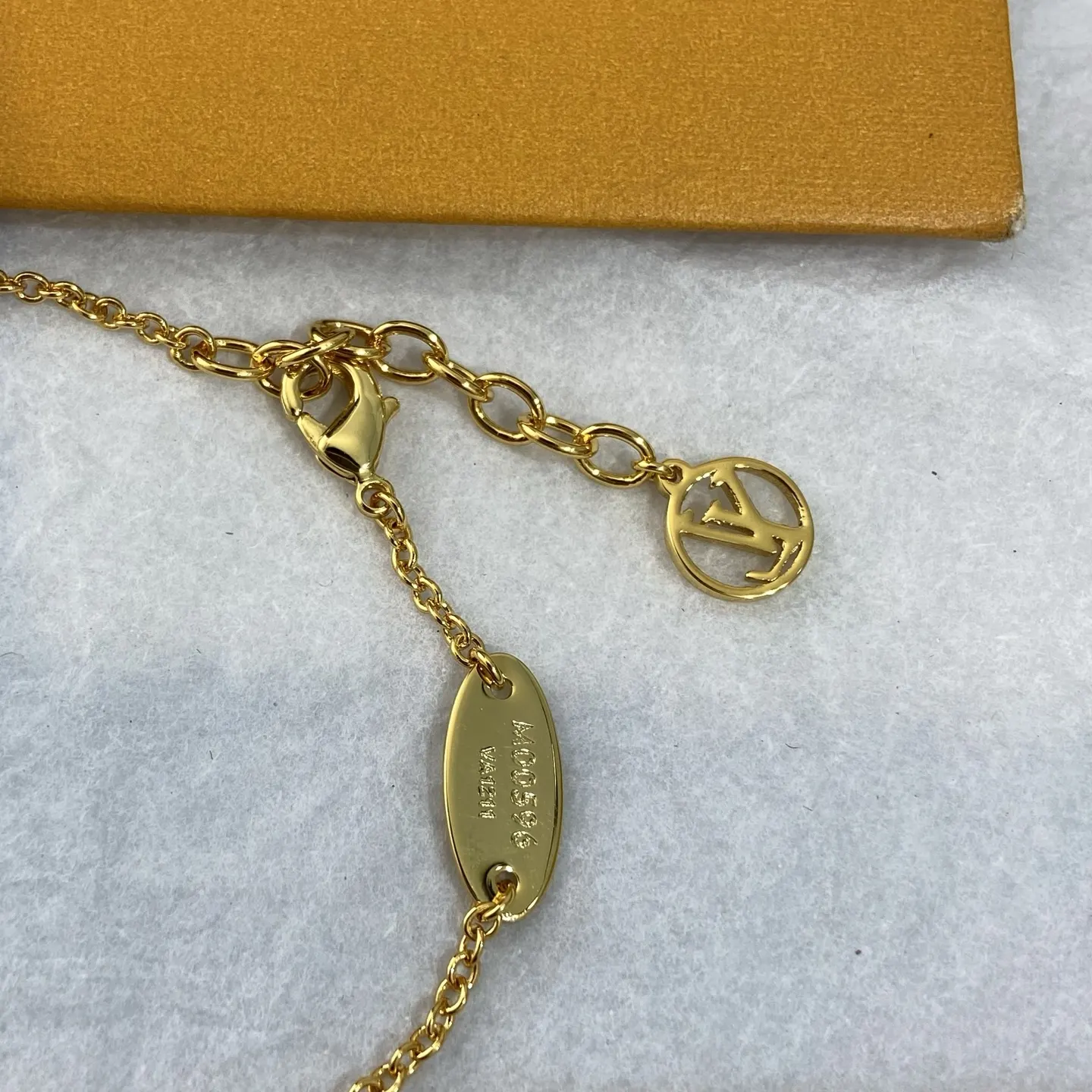 LV Logo 手链 日常叠戴款
