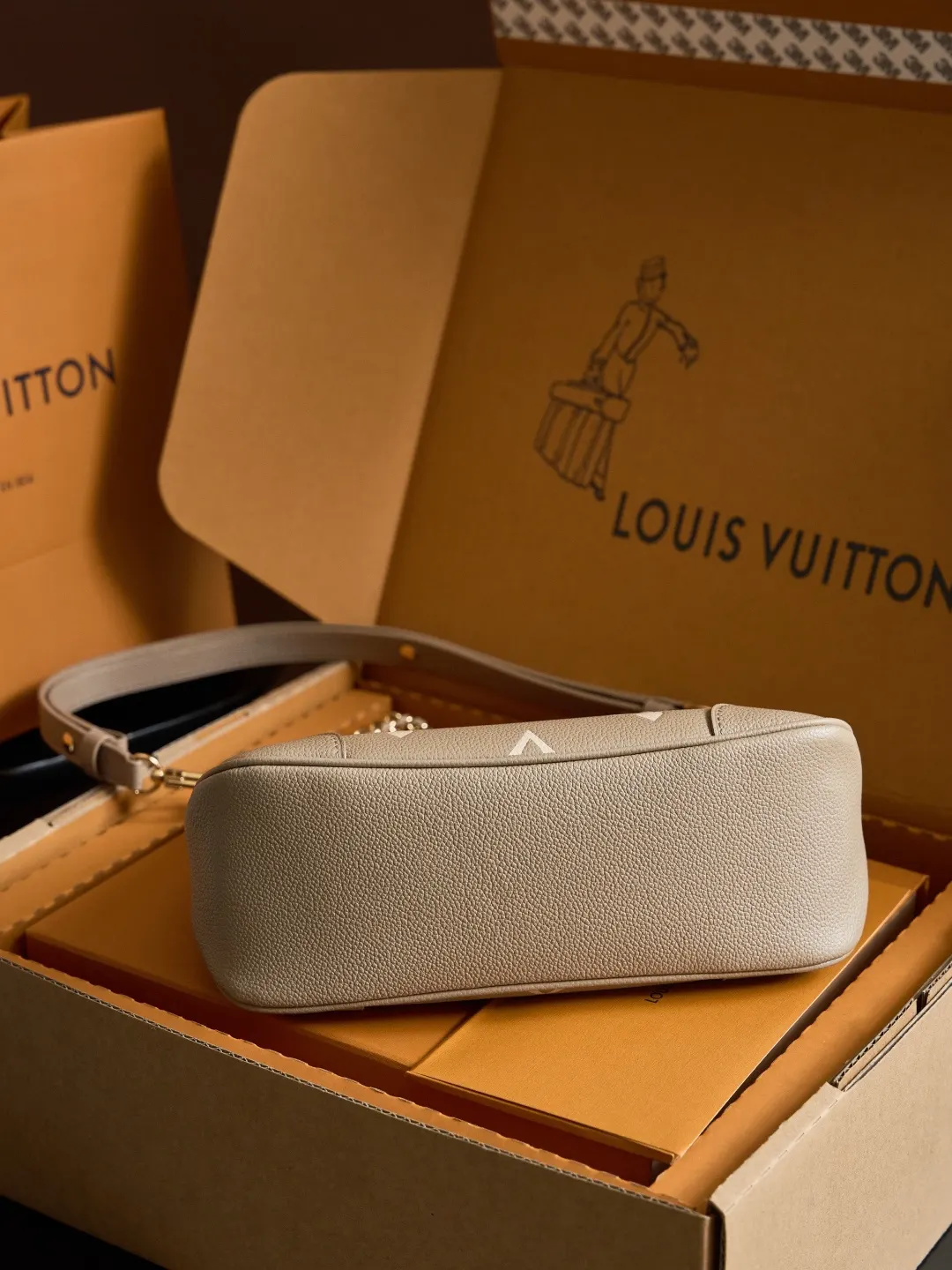 Louis Vuitton M13224 棕色 Monogram 腋下包