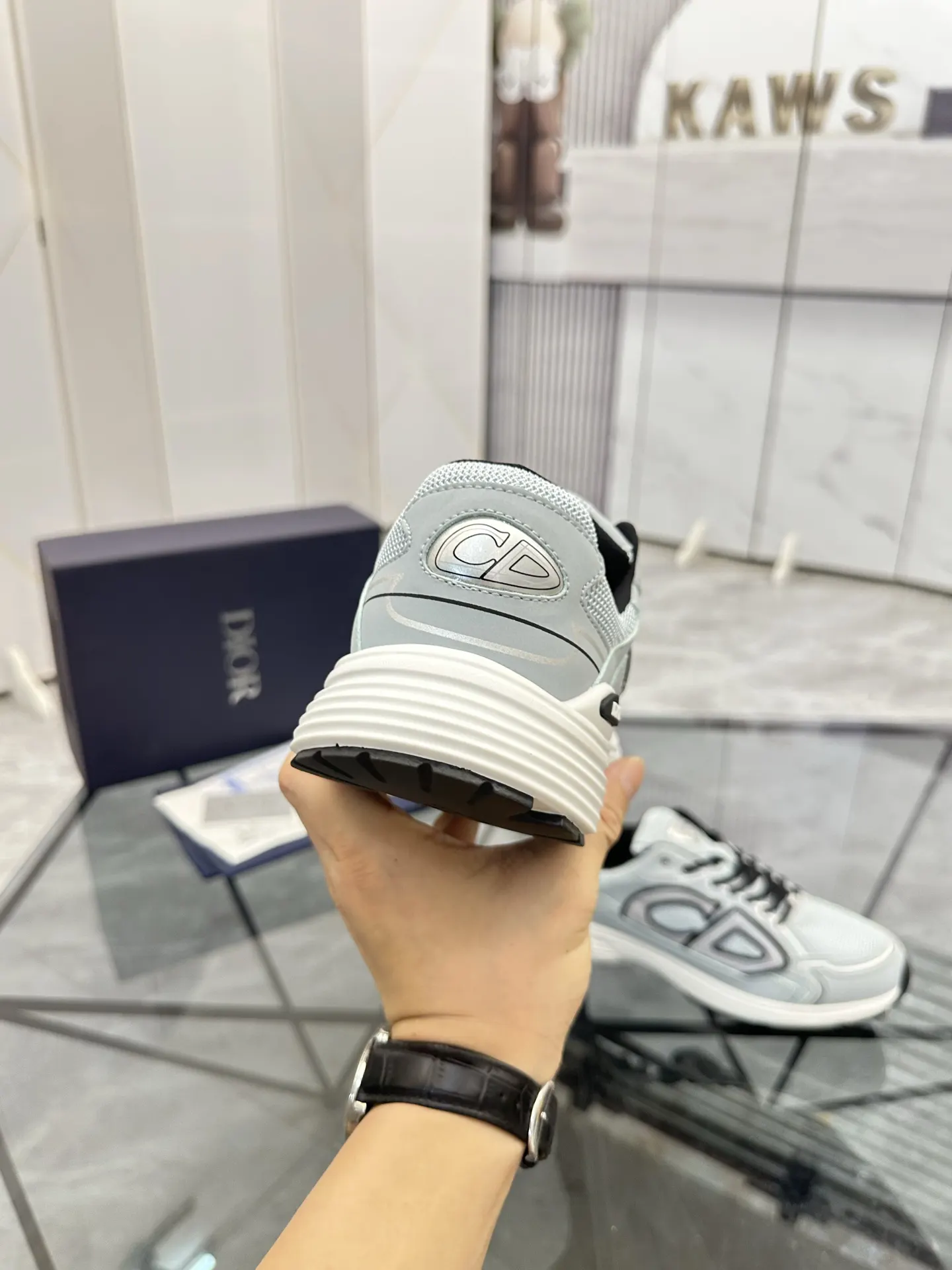 Dior 黑白拼色牛皮运动鞋 鞋面细节