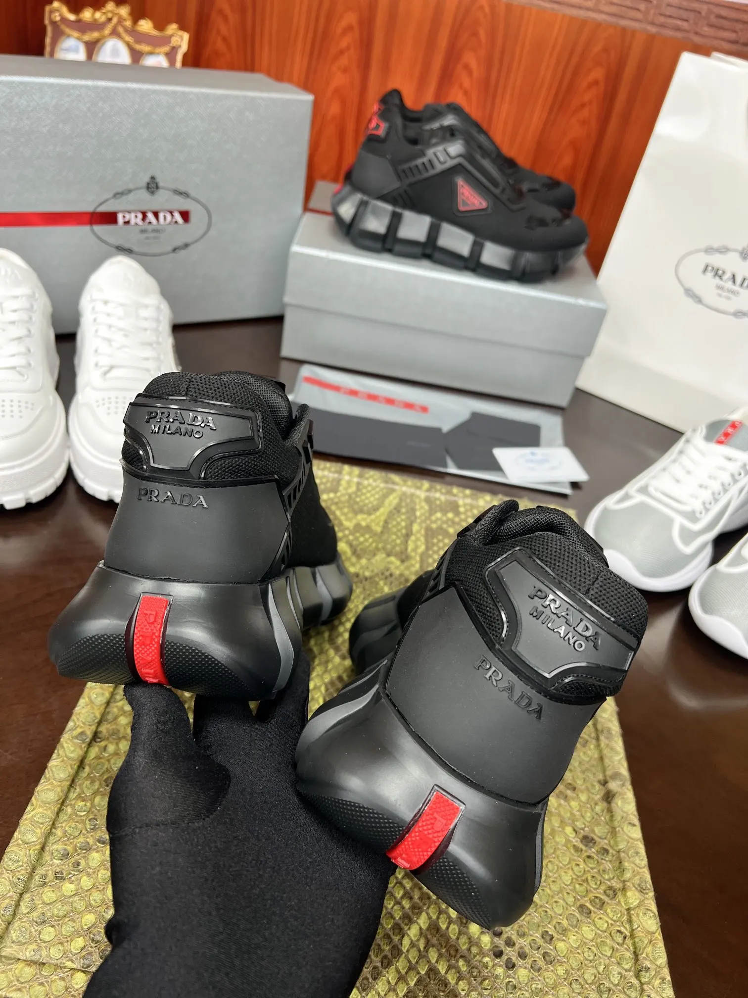 Prada 牛皮 休闲鞋 舒适