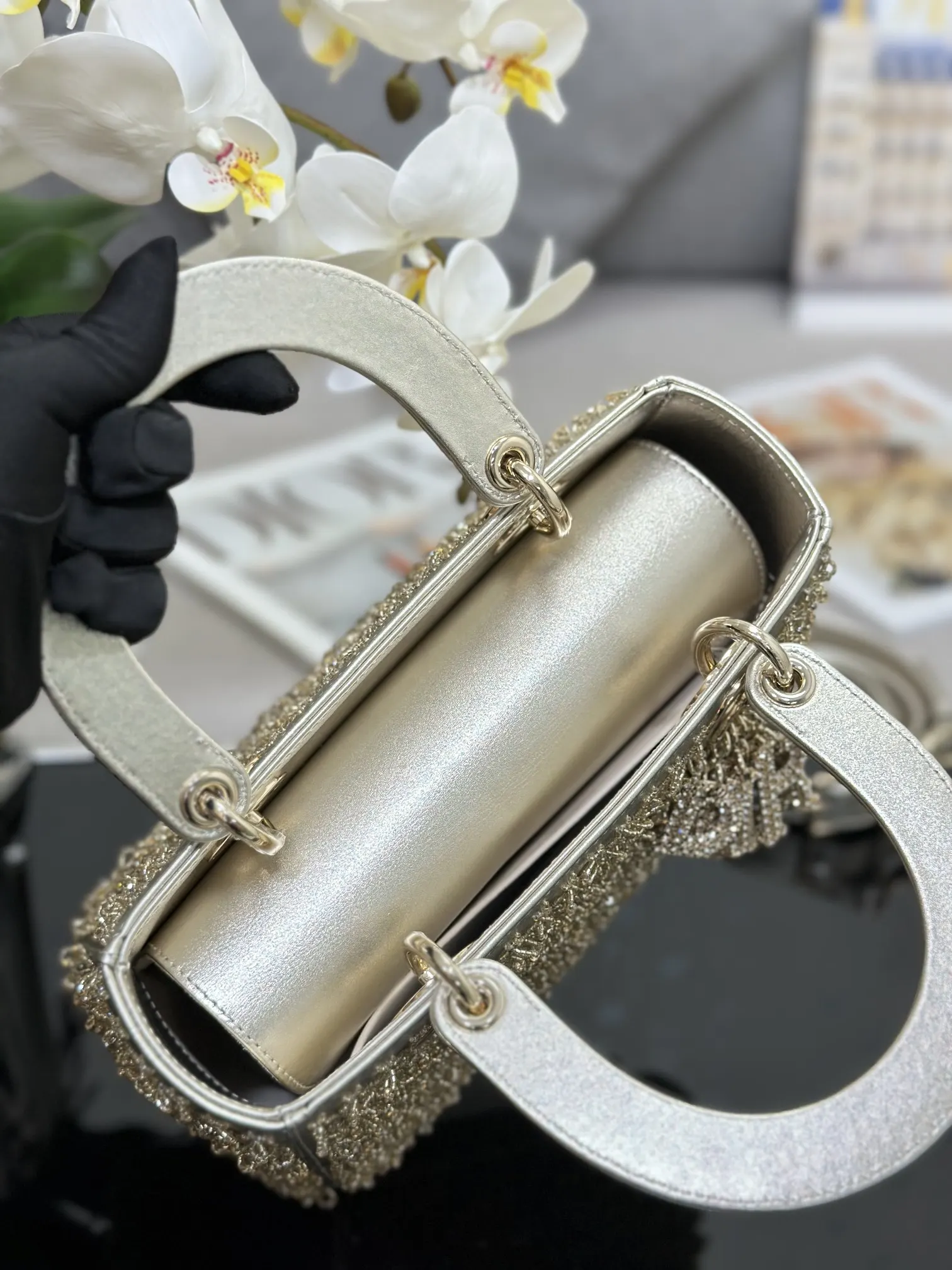 金色 牛皮 中号款式 搭 可拆卸的链条肩带 可手提或斜挎 链条包 精致链条款