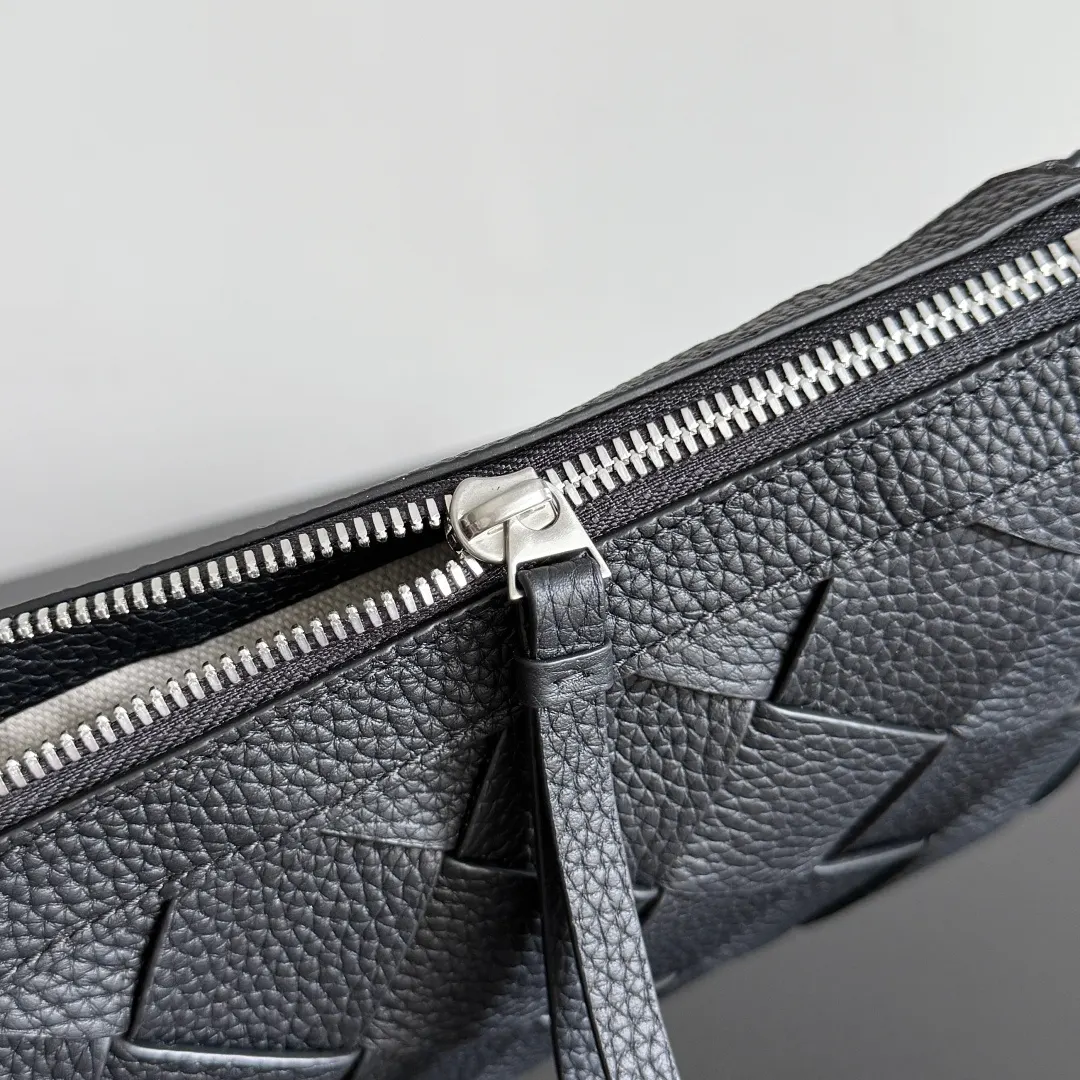Bottega Veneta 小牛皮 斜挎包 轻便斜挎款