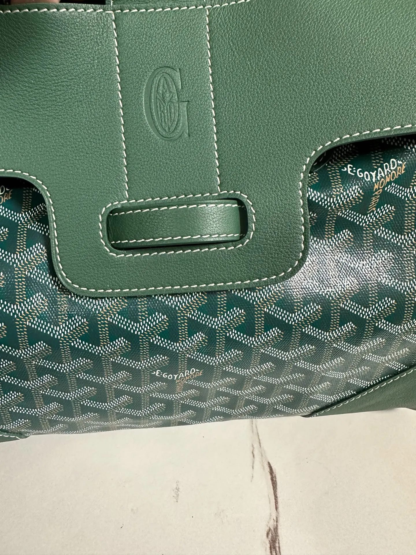 Goyard 小牛皮 无论包是打开还是合上 在内还是在外 它都能与女性生活 托特包 大容量托特款