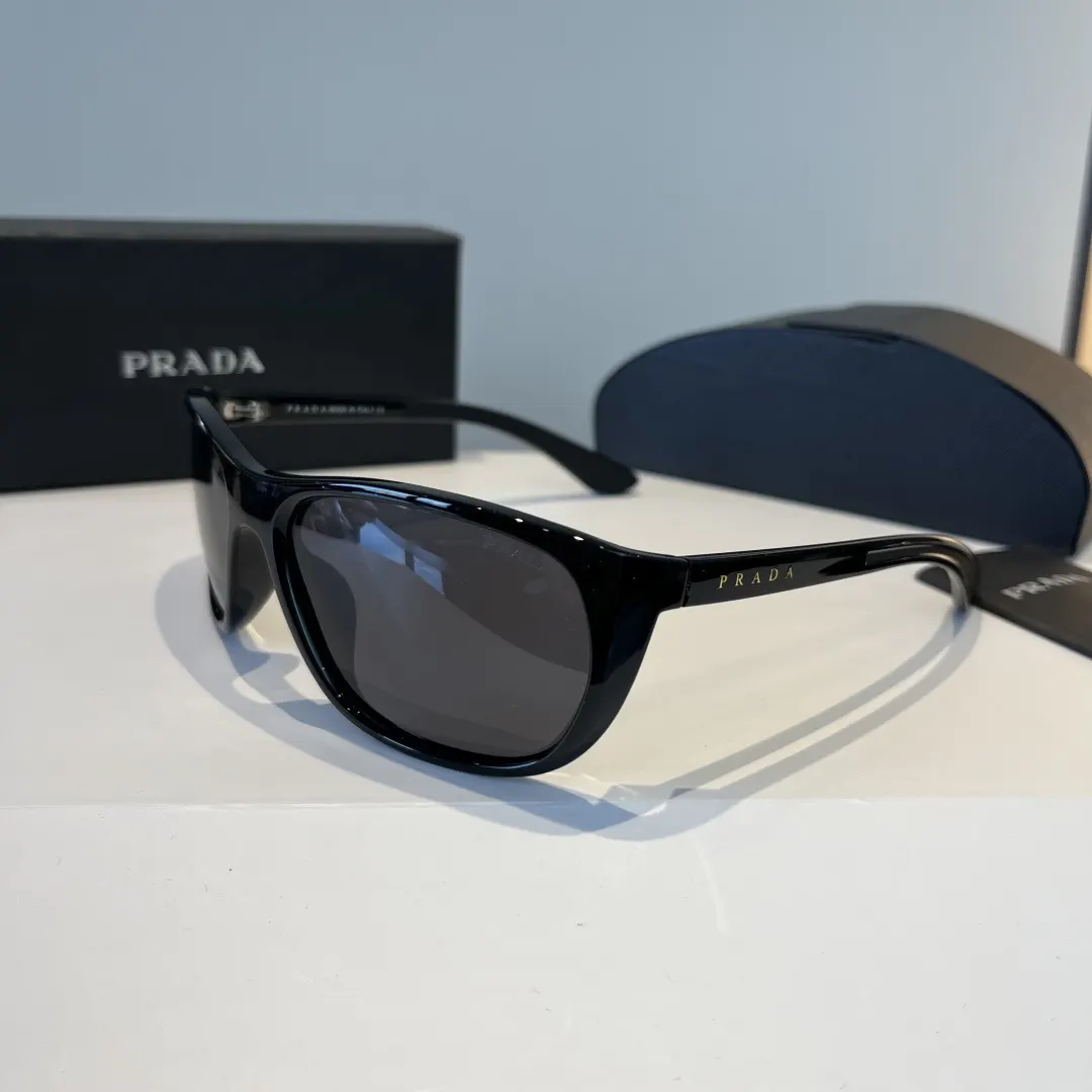 PRADA 太阳眼镜 时尚遮阳款