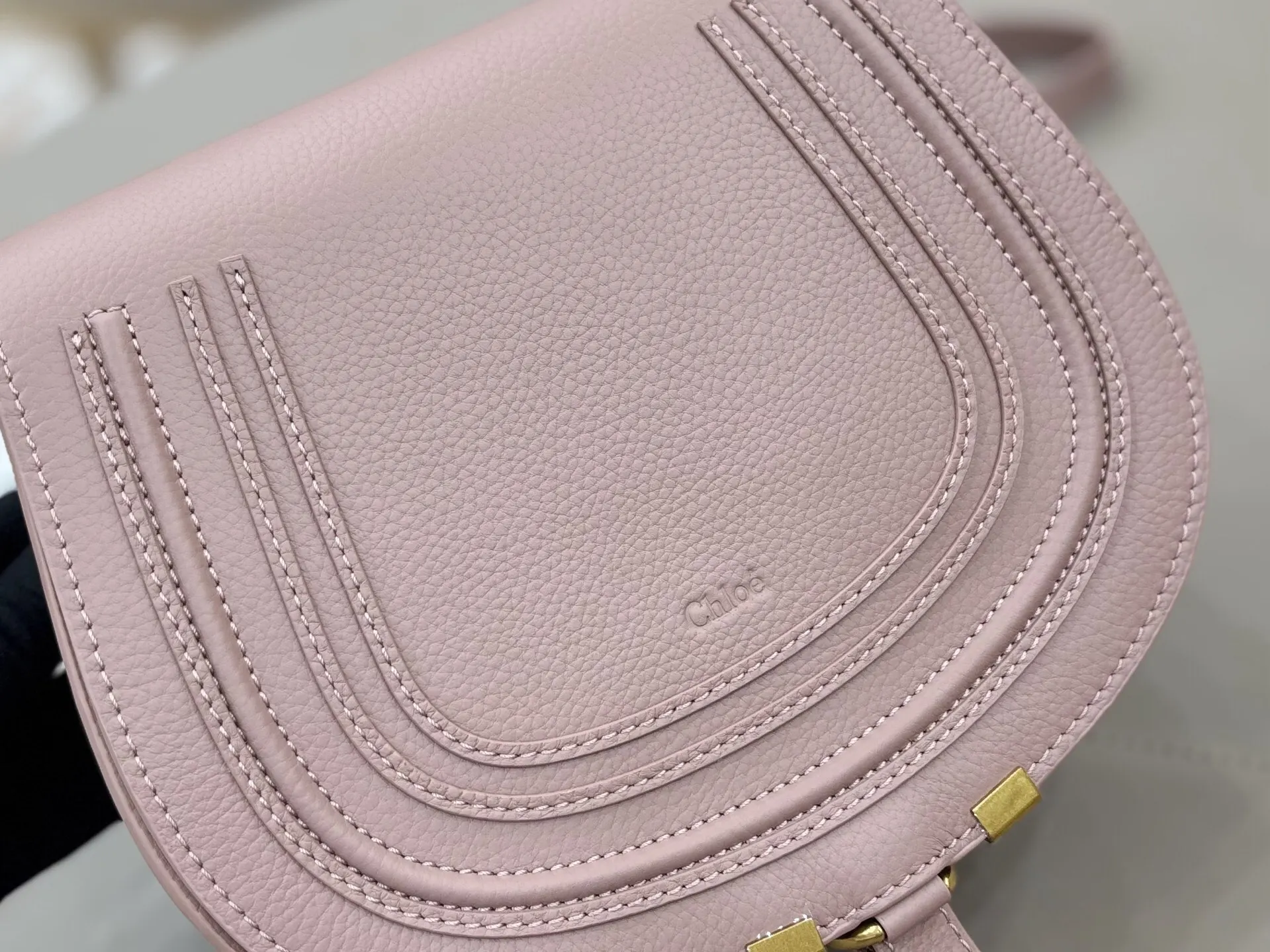 小牛皮 chloe maicie马鞍包由粒面小牛皮制成 斜挎包 轻便斜挎款