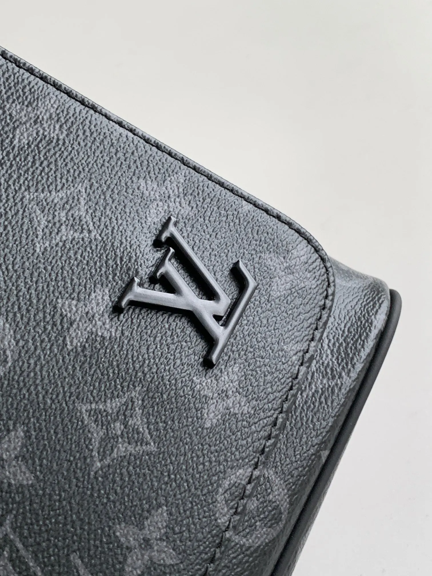 LV 黑灰压纹公文手提包 宽肩带斜挎款｜ORBUYBAG 嵐奢包高端時尚精品