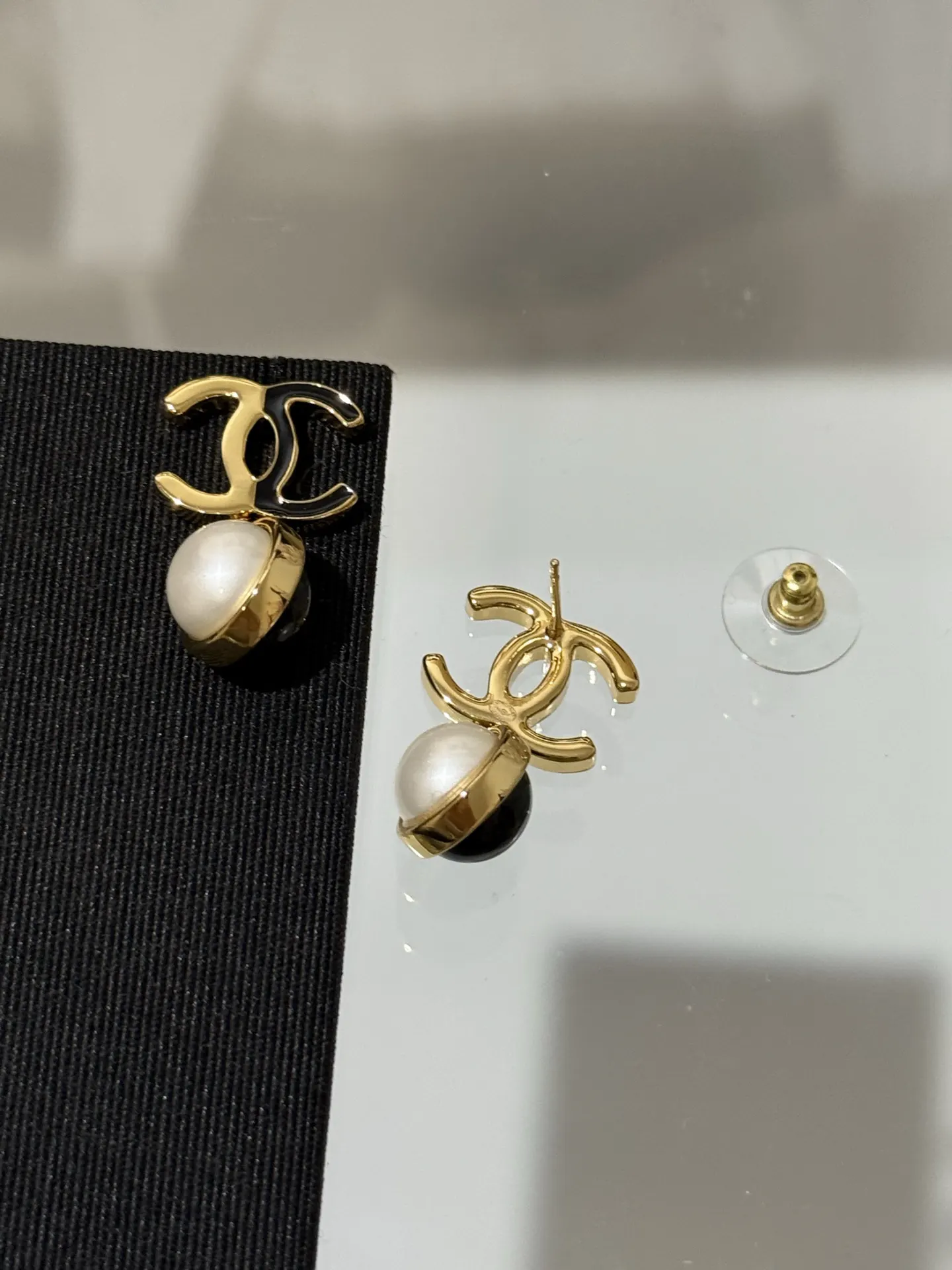 Chanel 黑金 拼色 珍珠 珐琅 耳环 优雅耳饰