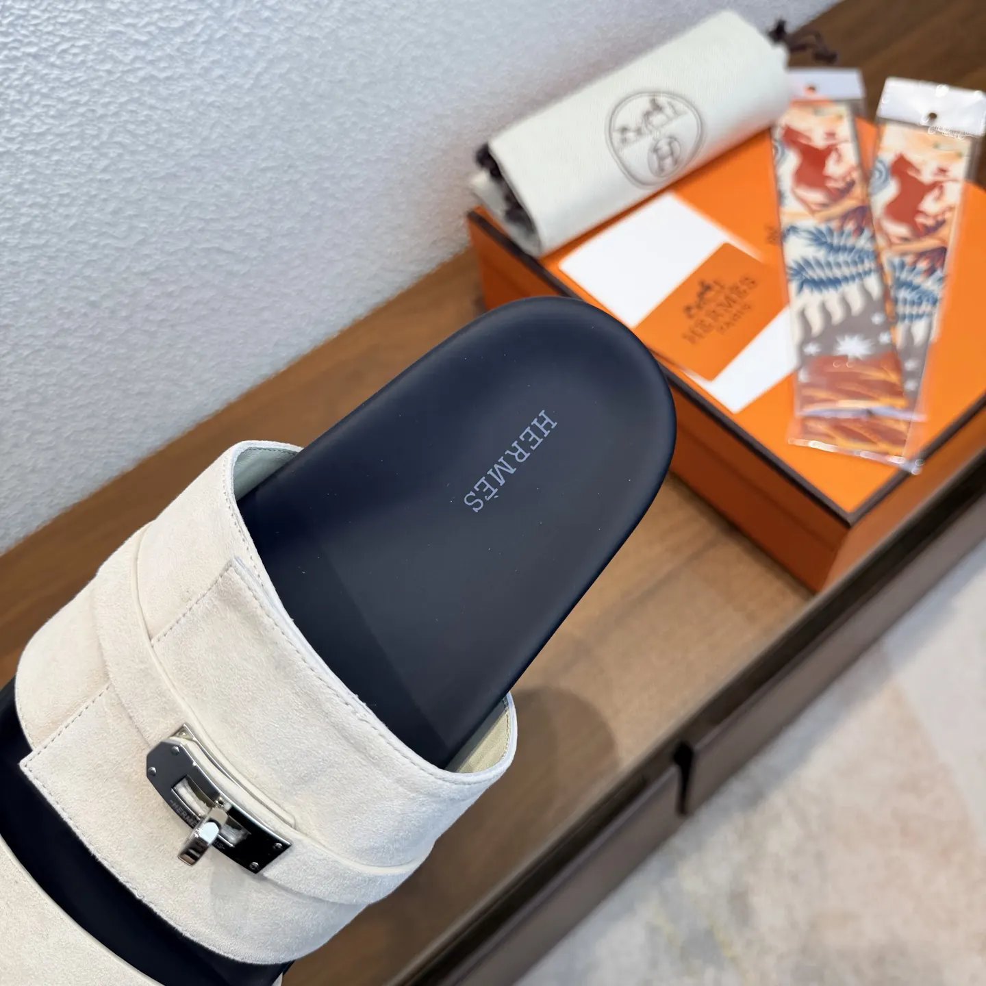 Hermès 经典 小牛皮 拖鞋 舒适