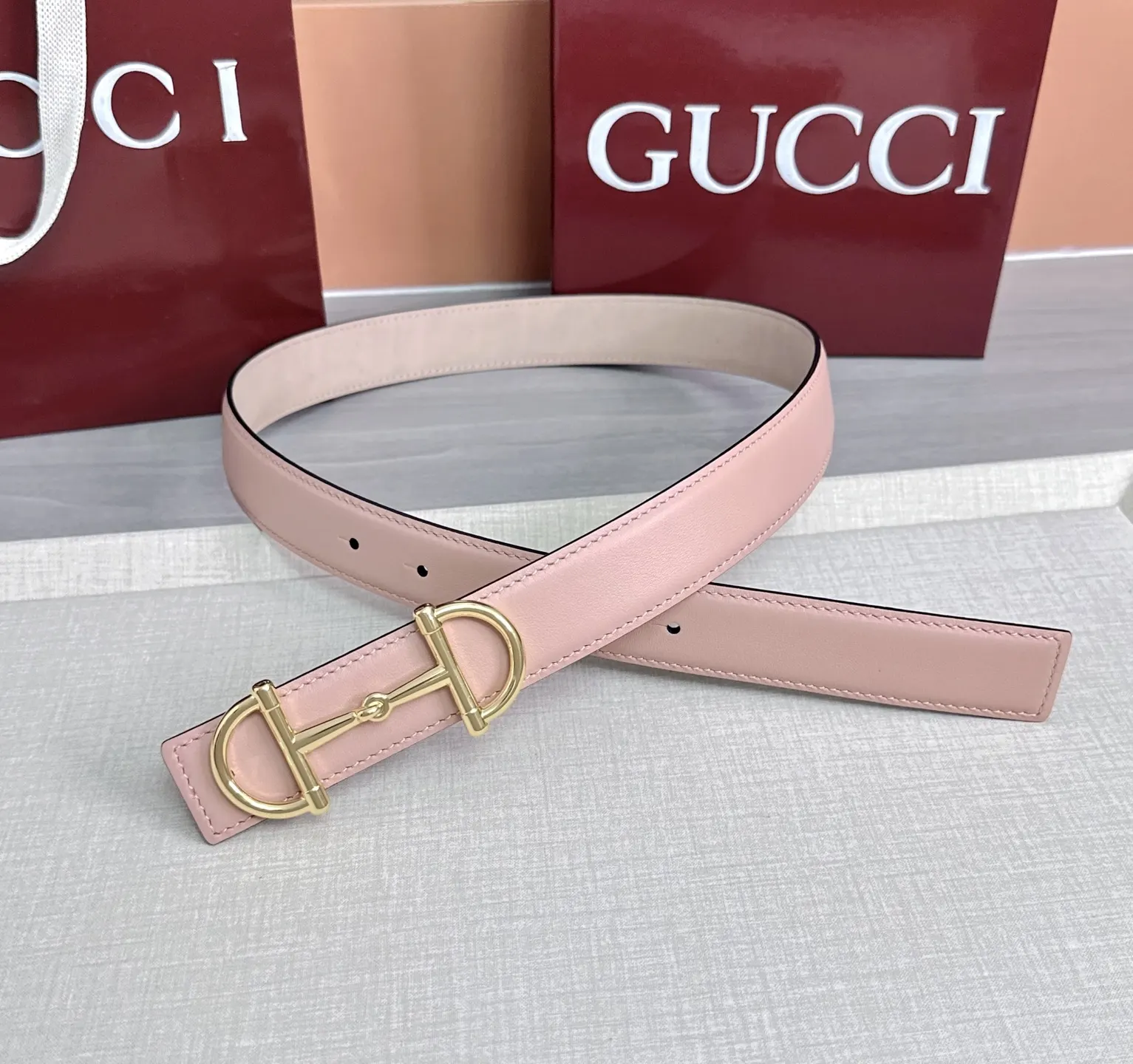 Gucci 双G扣牛皮腰带