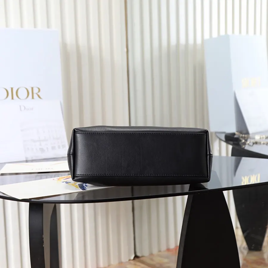 Dior 黑色 羊皮 可拆卸鏈條以蝴蝶结 点缀更显致 可手提或斜挎 Siz 鏈條包 精致鏈條款
