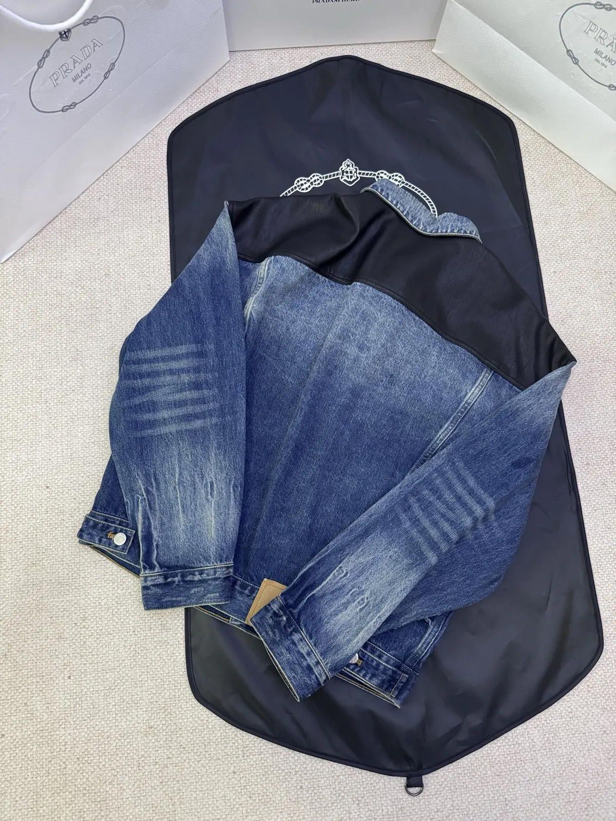 PRADA 皮革 牛仔 三角标 夹克外套 通勤休闲款