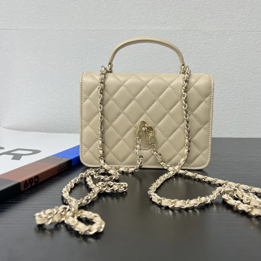 CHANEL 米色小牛皮手提包 金链斜挎款