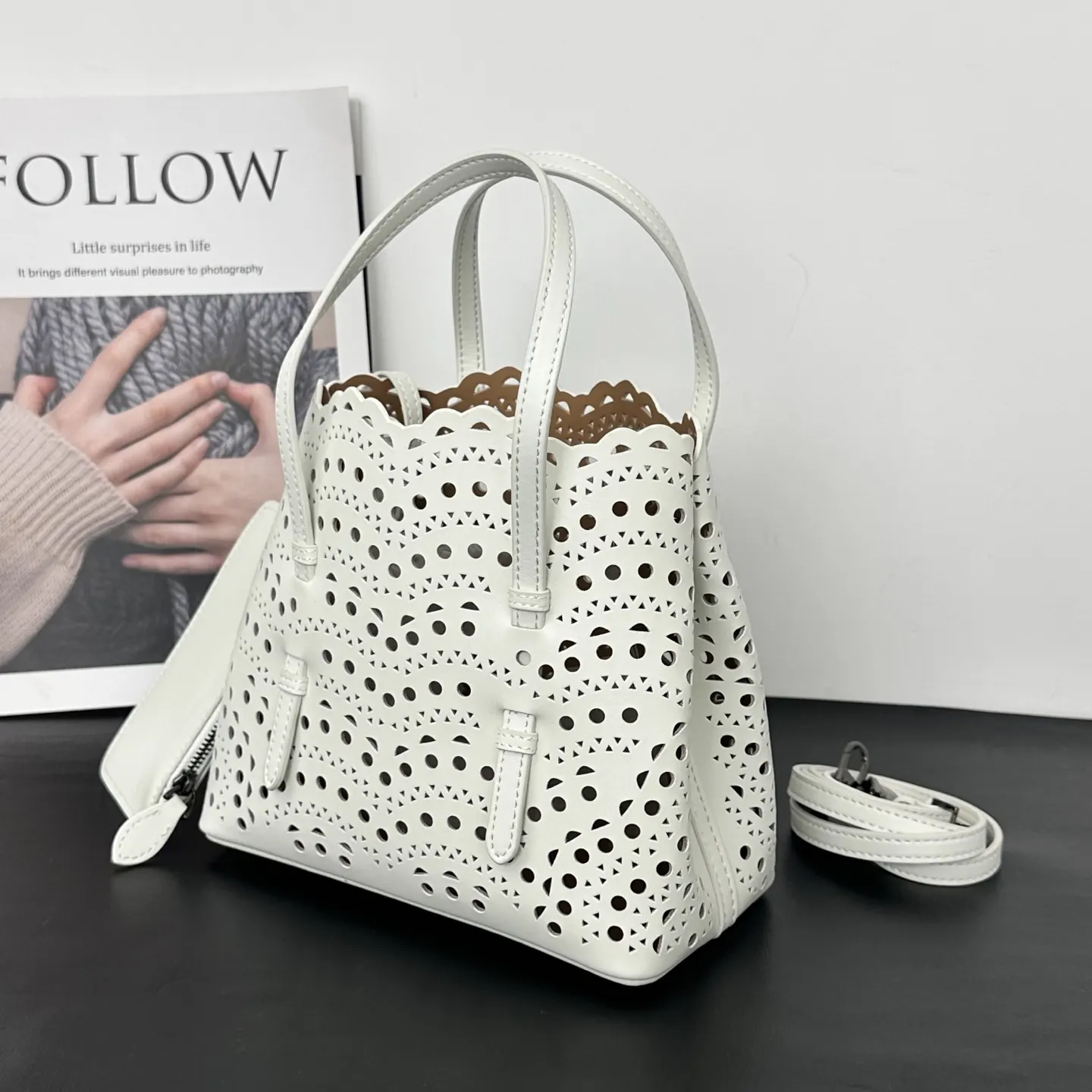 白色 牛皮 ALAÏA 中号 白色 波浪图案 ALAIA 托特包 大容量托特款