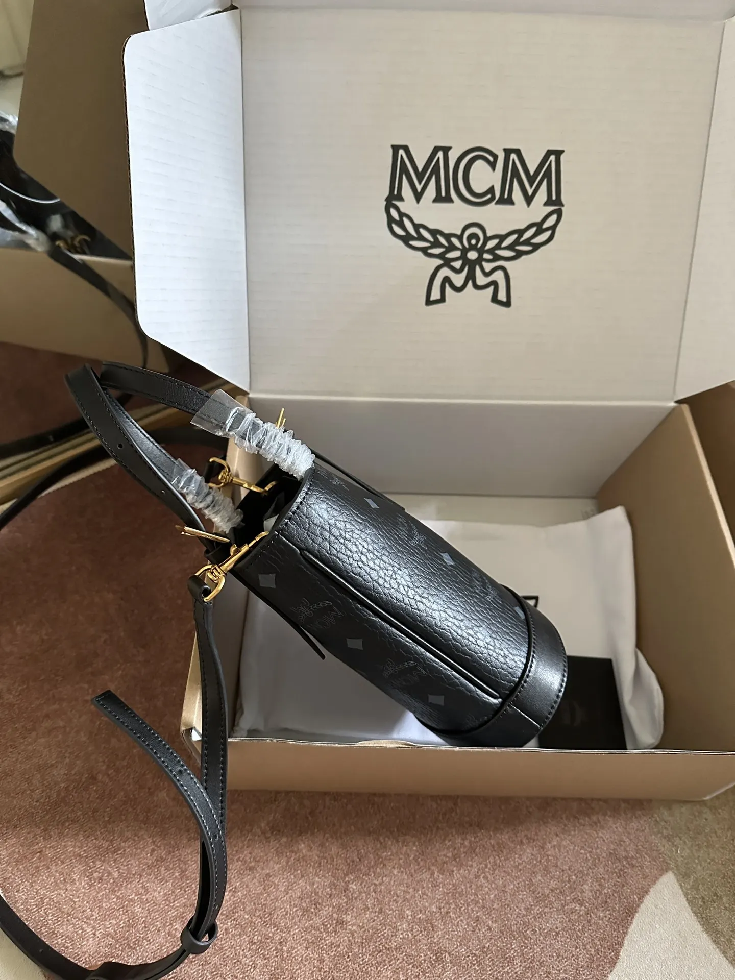 黑色 牛皮 款号 MCM 春夏 水桶包 休閒水桶款