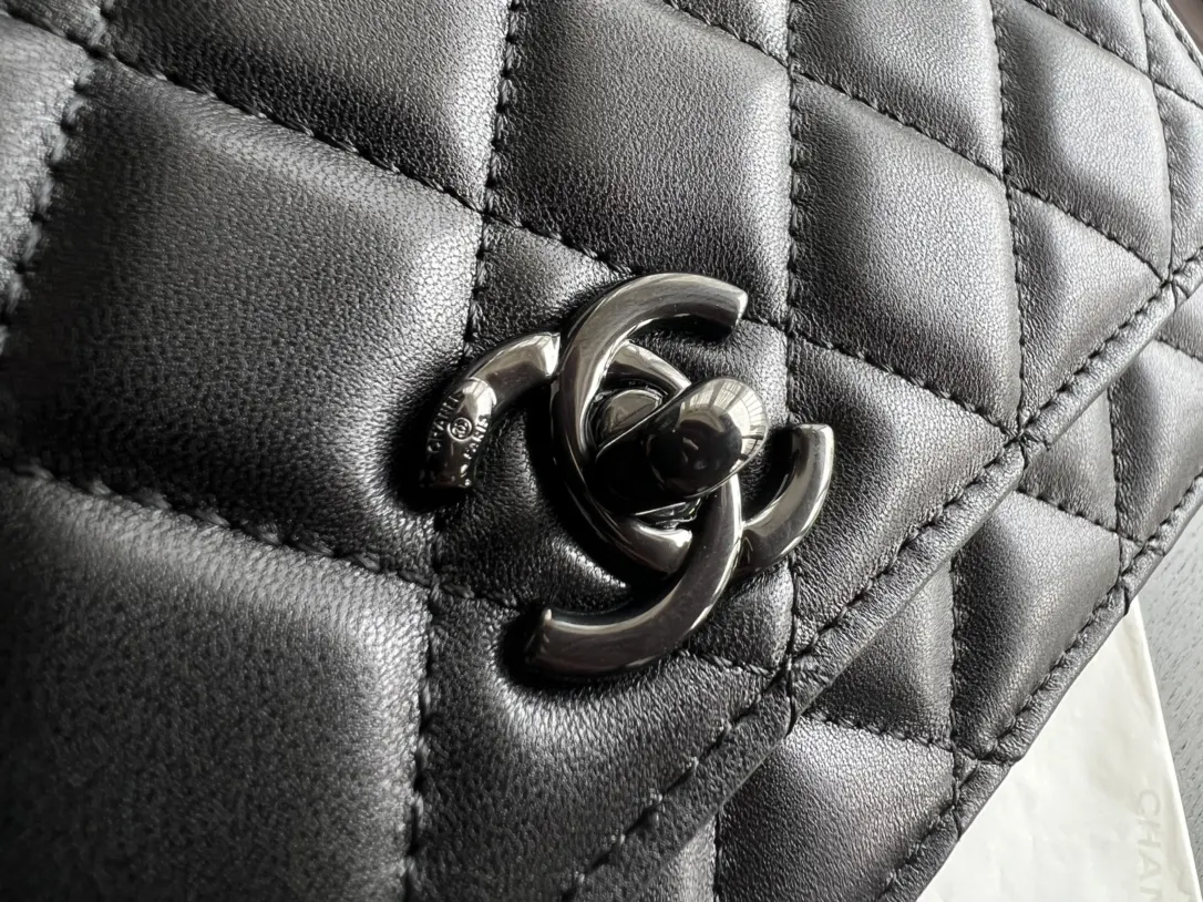 Chanel 22 黑色 菱格绗缝 斜挎包