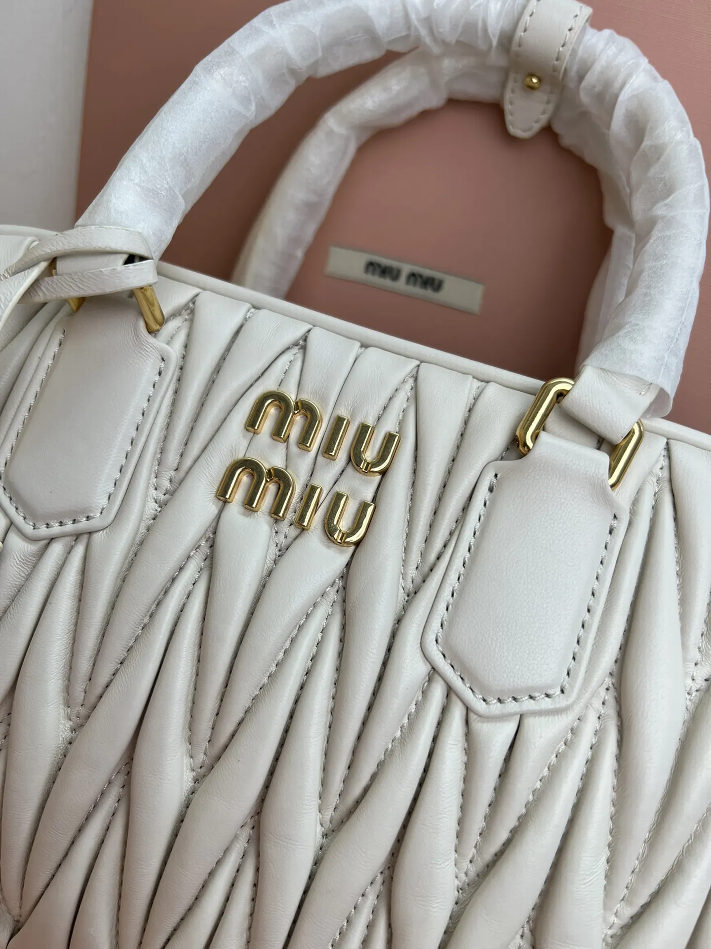 Miu 羊皮 斜背包 輕便斜挎款
