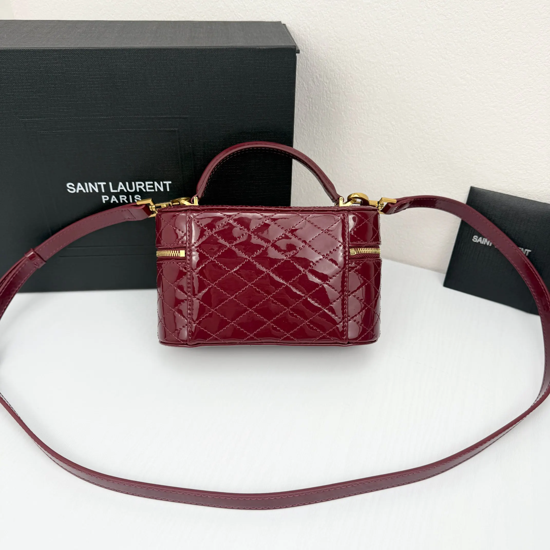 羊皮 GABY VANITY BAG 迷你漆皮革肩 手拿包 精致手拿款