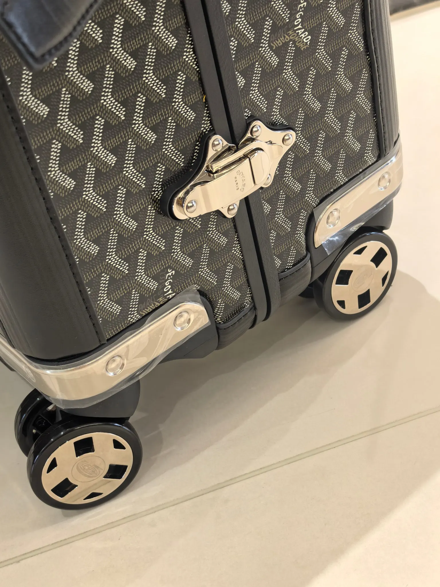 Goyard Carry-On Suitcase Travel Lightweight Image 7 Goyard Carry-On Suitcase Travel Lightweight Image 7