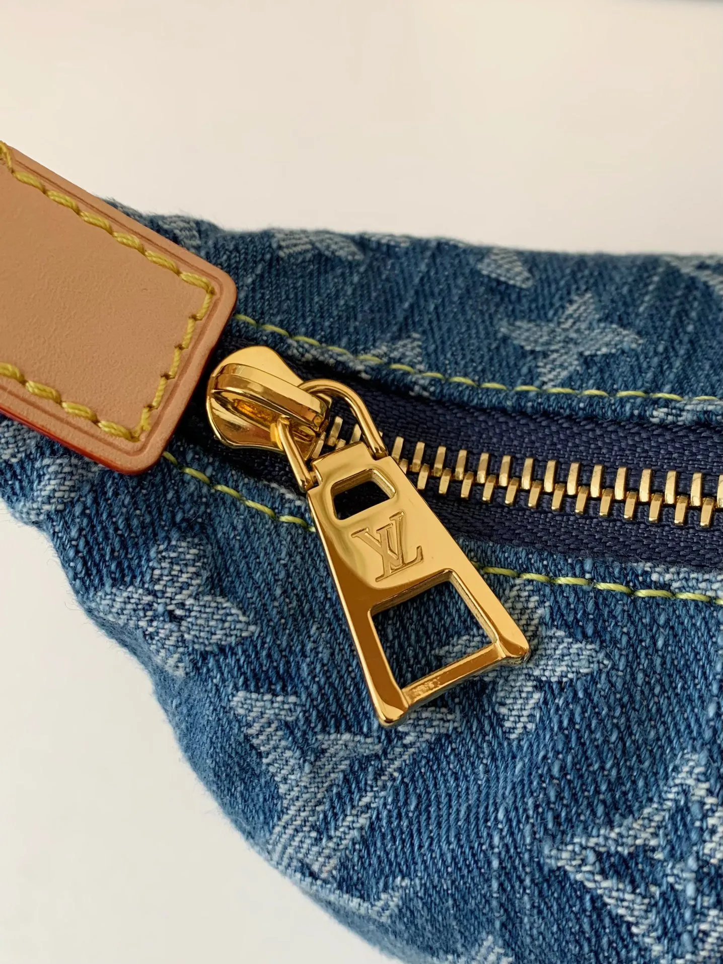 牛仔 Hills Pochette 牛仔手拿包 精致手拿款