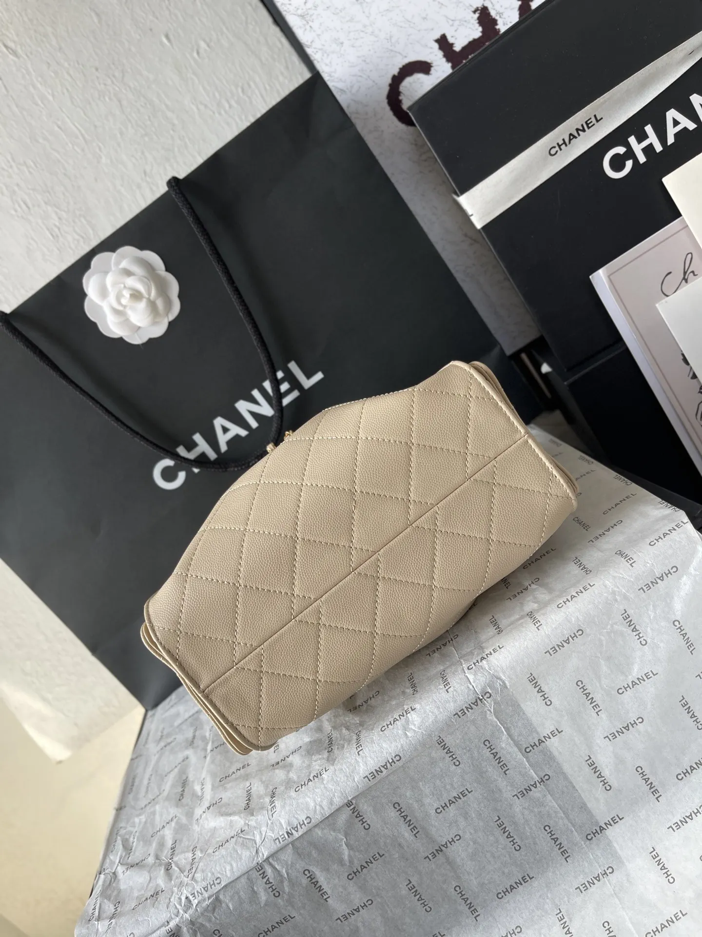 CHANEL 白色 金色 小牛皮 腋下包 复古腋下背款